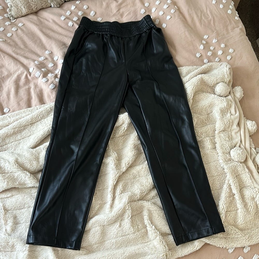 Stretchy leather capris